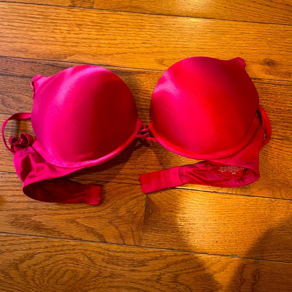 Red bombshell bra